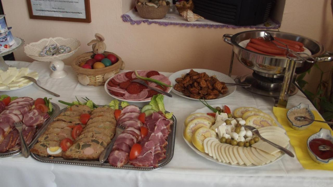 Alabastrom Panzio Es Etterem Bed & Breakfast Bogacs Exterior photo